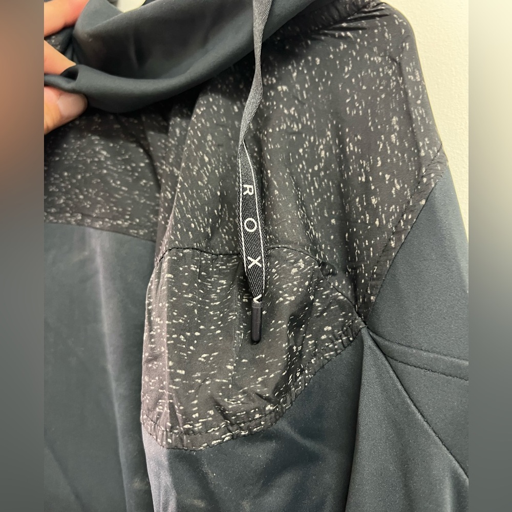 Brand New Never Worn Roxy Workout Sweatshirt. Siz… - image 3